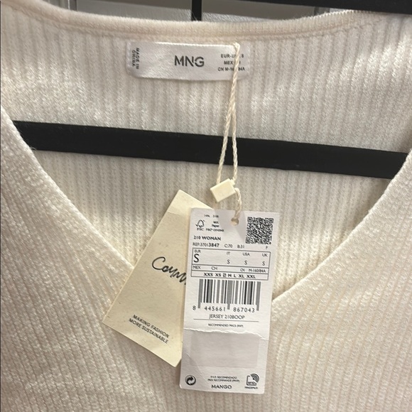 Mango Women's Red and White Striped Sweater NWT - Picture 3 of 4